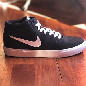BRAND NEW Nike SB Mid Canvas sneakers.